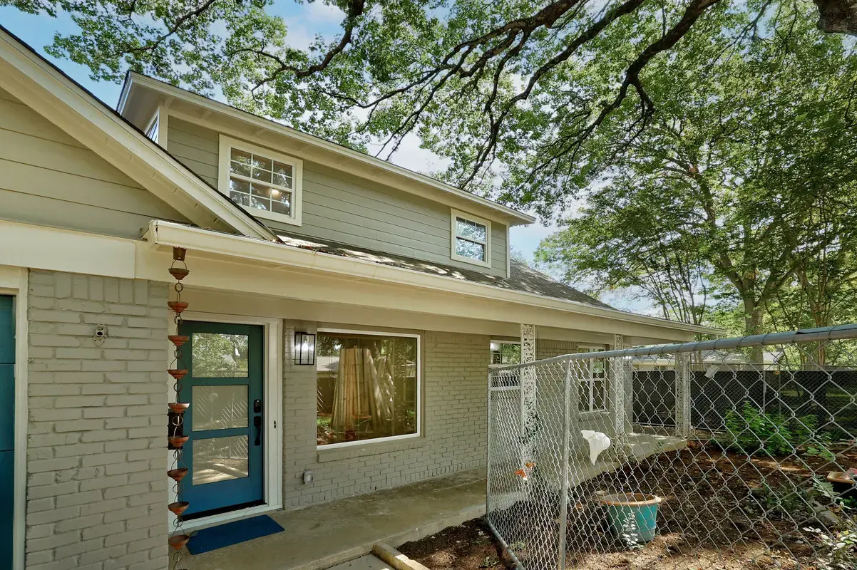 King Residence — gallery image 2